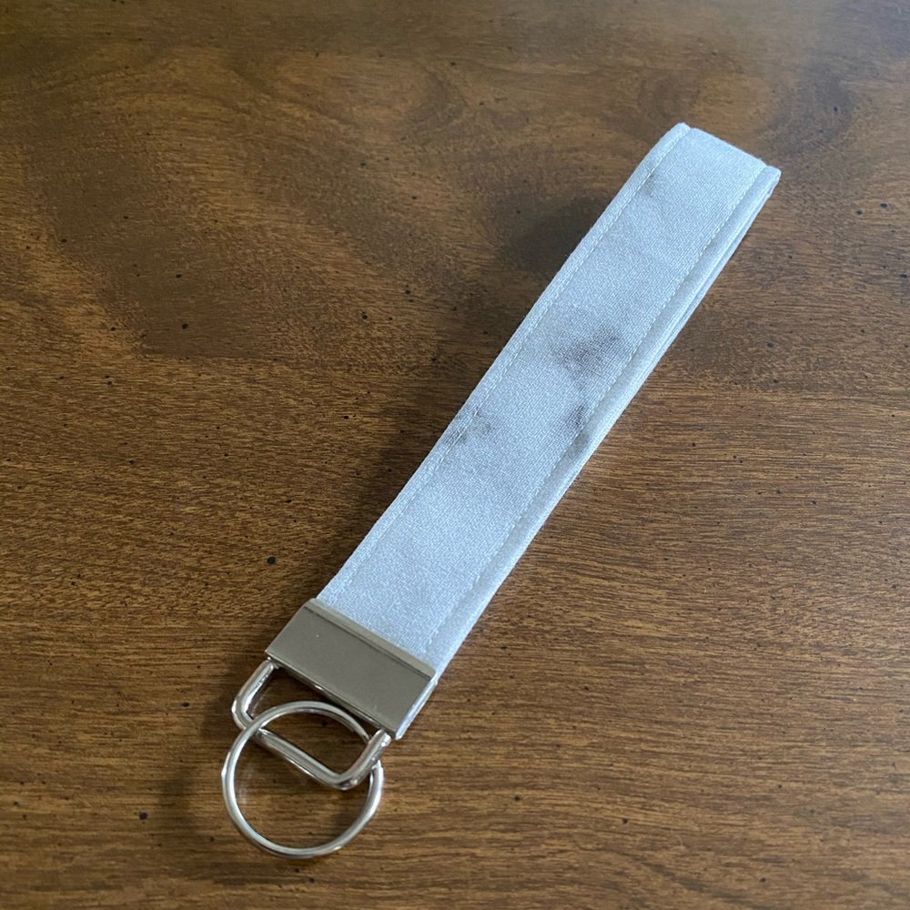 Marble wristlet